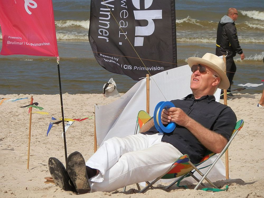 relaxed kiteflying