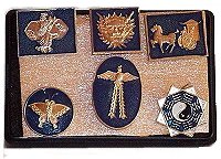 Drachen Anstecker / Kite Pins Tonfiguren / Clay Figurines